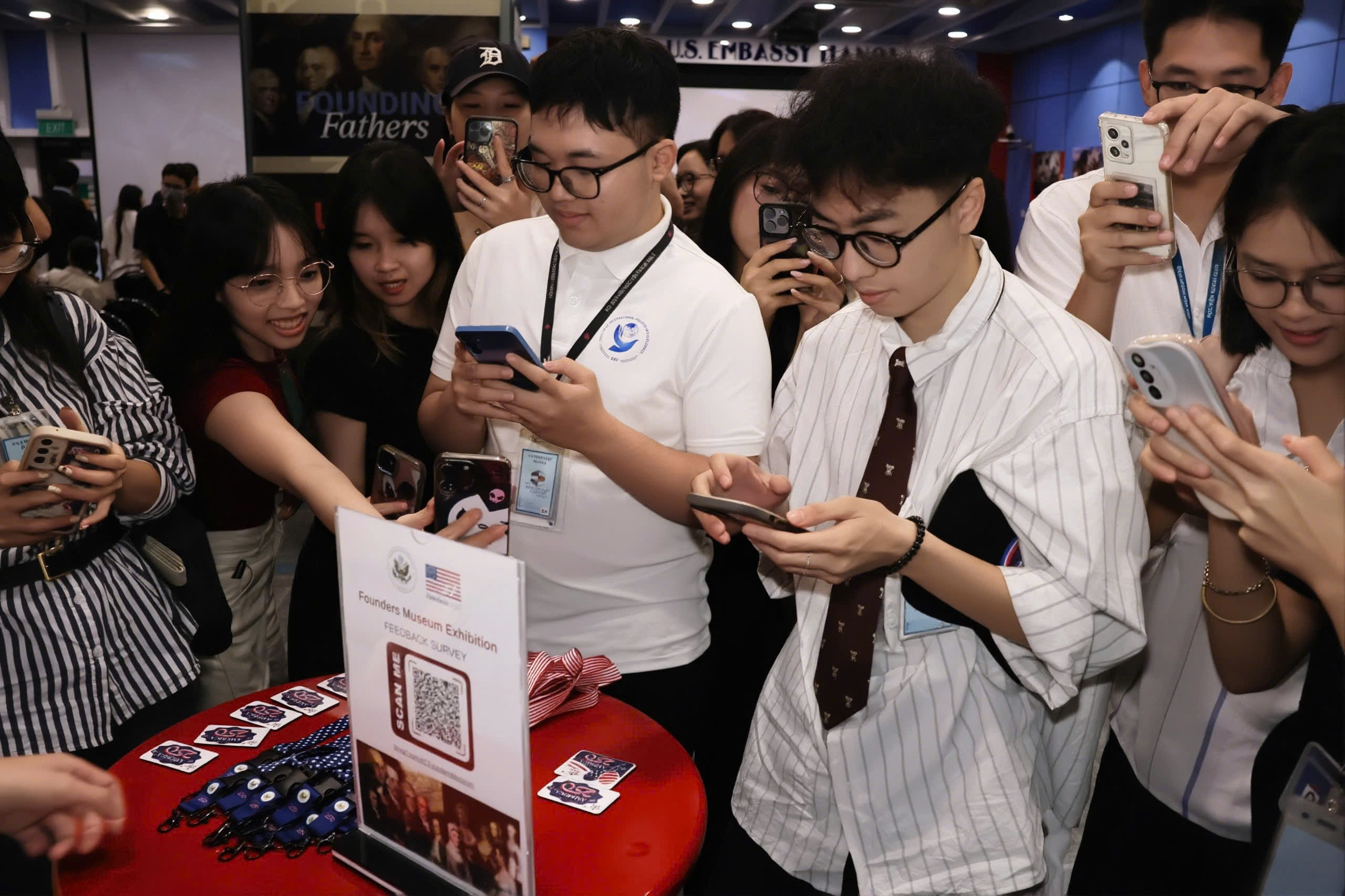 Giới trẻ háo hức tìm hiểu lịch sử Mỹ bằng công nghệ thực tế ảo tại Founder Museum - Ảnh 11.