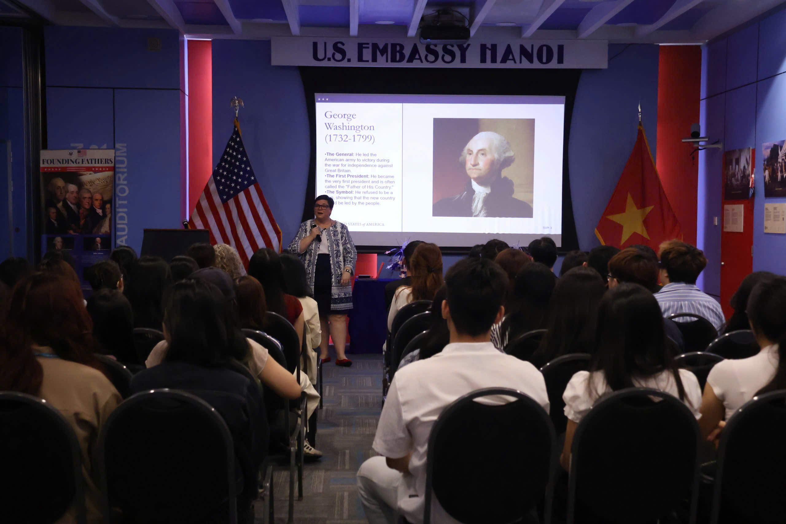 Giới trẻ háo hức tìm hiểu lịch sử Mỹ bằng công nghệ thực tế ảo tại Founder Museum - Ảnh 4.