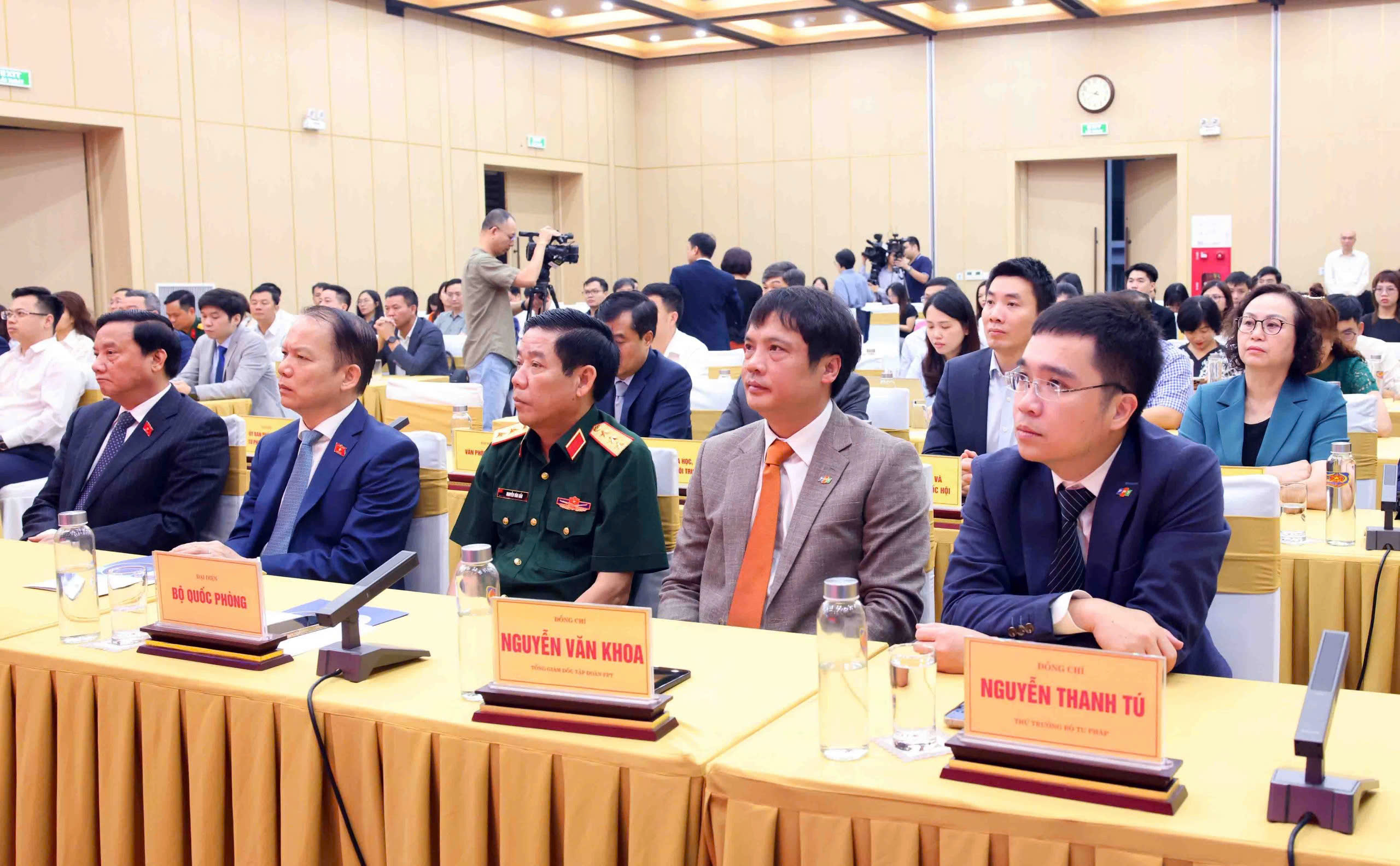 Khai trương Cơ sở dữ liệu quốc gia về pháp luật phiên bản mới, lần đầu ứng dụng AI  - Ảnh 1.