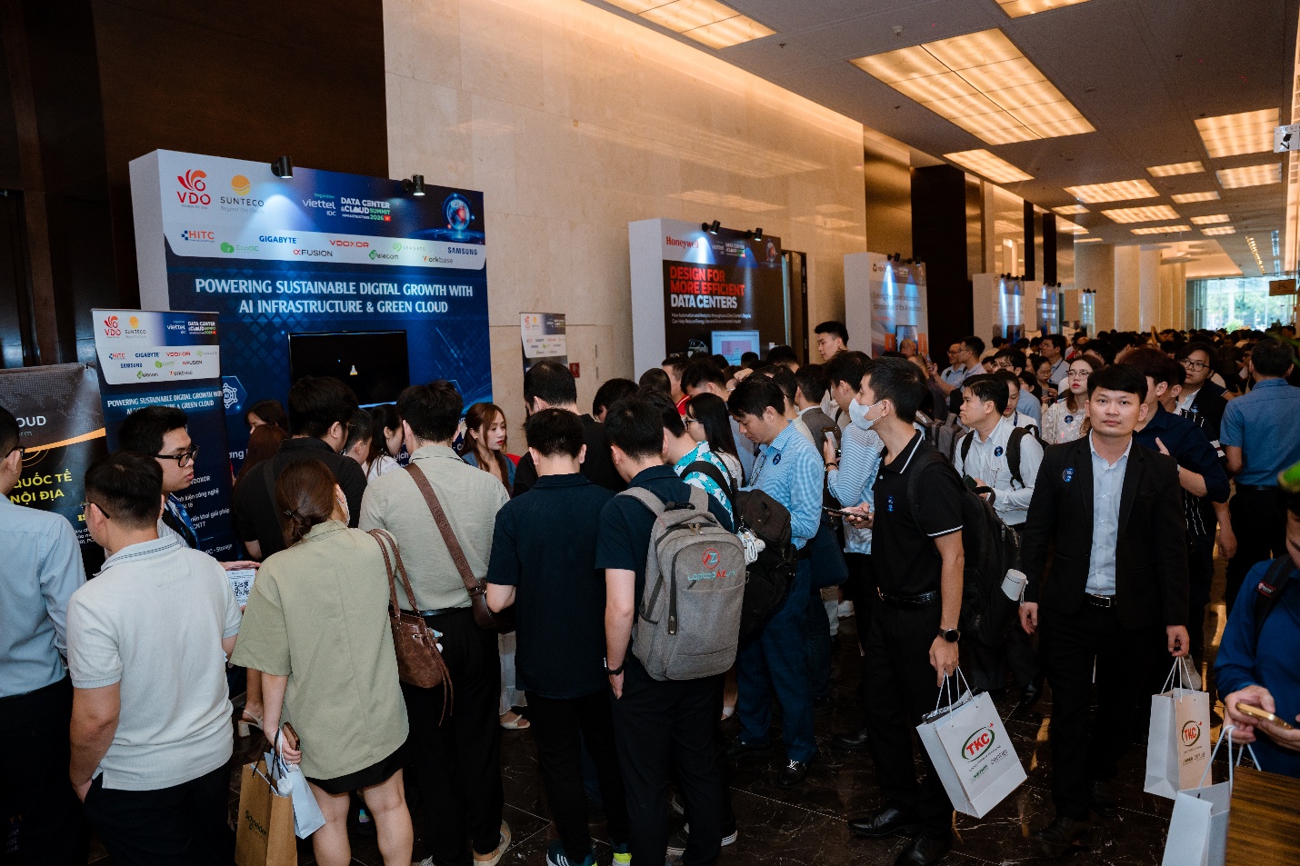 DCCI Summit 2026: Không nhìn AI một cách riêng lẻ mà nhìn theo một chuỗi hạ tầng liên thông - Ảnh 2.